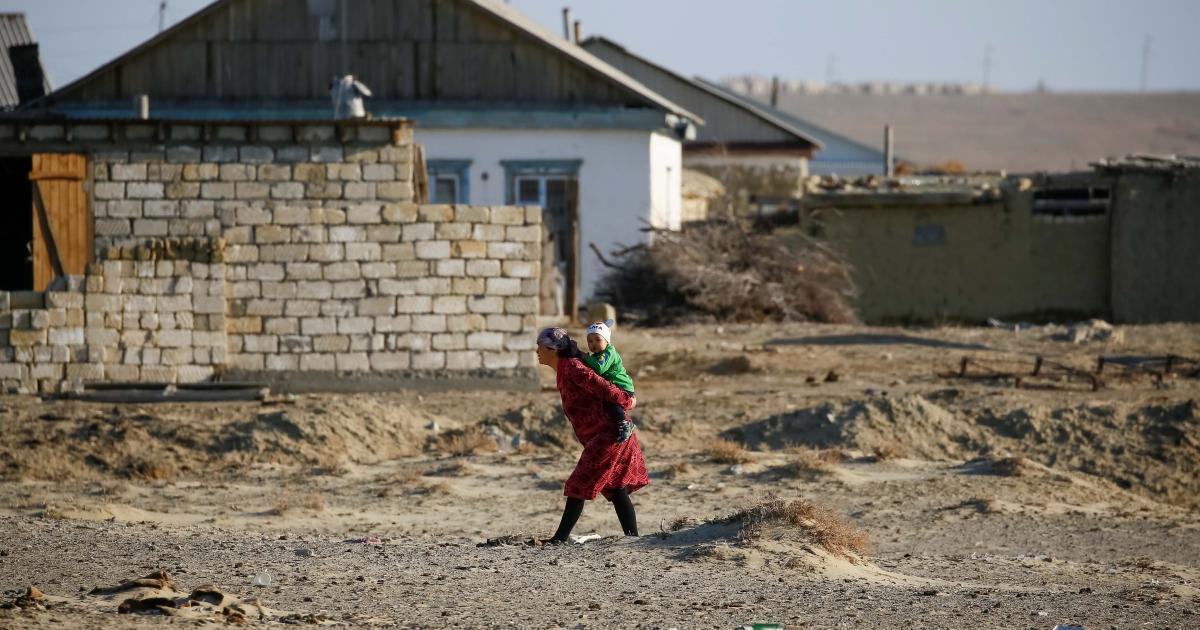 Kazakhstan: Families Struggle to Enjoy Basic Rights